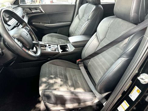 Used 2024 Mitsubishi Outlander SE FWD image 17