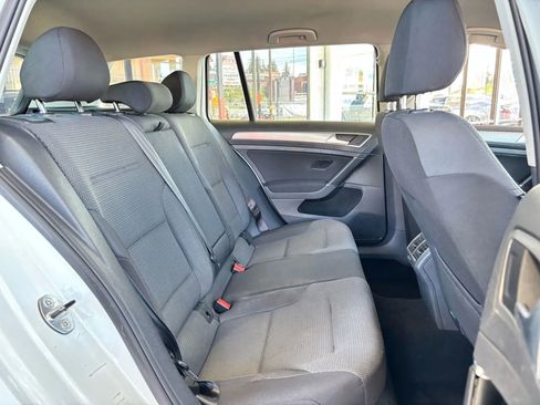 Used 2016 Volkswagen Golf S image 23
