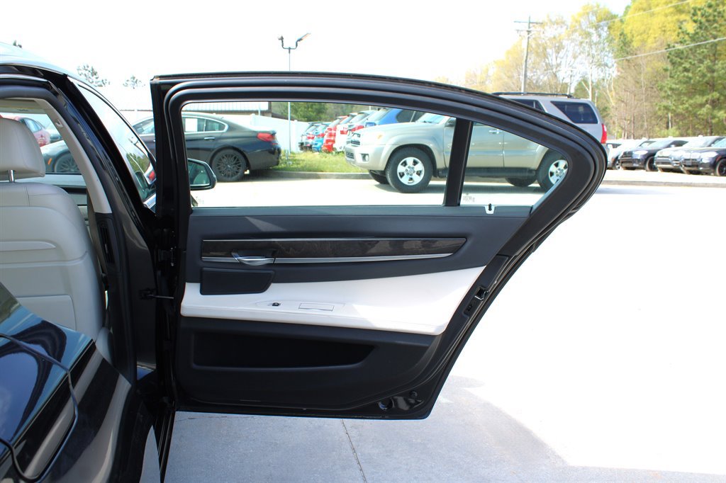 Used 2014 BMW 740Li RWD image 39