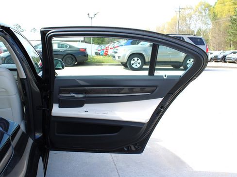 Used 2014 BMW 740Li image 39