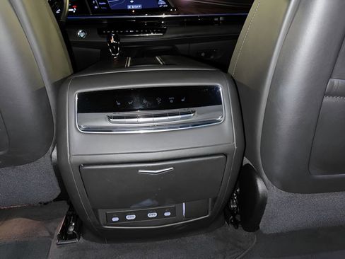 Used 2023 Cadillac Escalade ESV Premium Luxury Platinum image 37