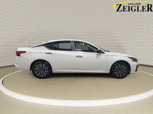 Used 2025 Nissan Altima 2.5 SV FWD image 4