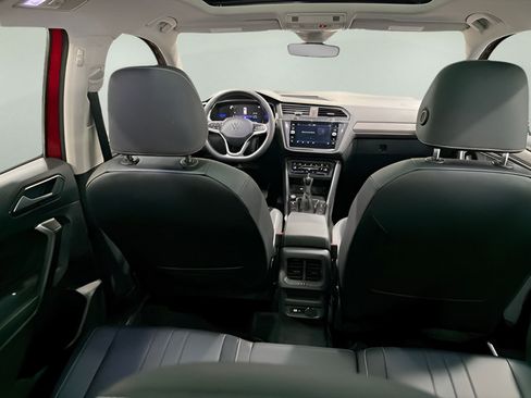 Used 2023 Volkswagen Tiguan SE w/ Panoramic Sunroof Package FWD image 34