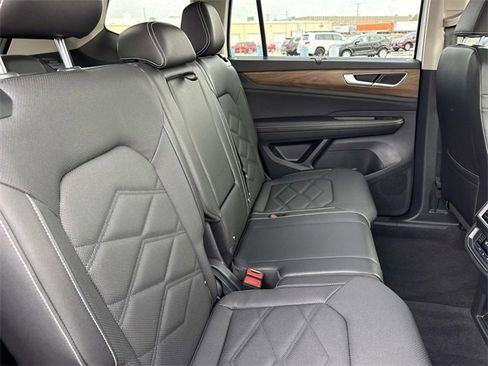 Certified 2025 Volkswagen Atlas SE image 18