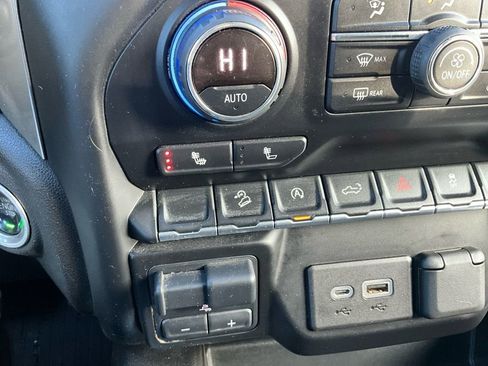 Used 2020 Chevrolet Silverado 1500 LT Trail Boss w/ Midnight Edition image 16