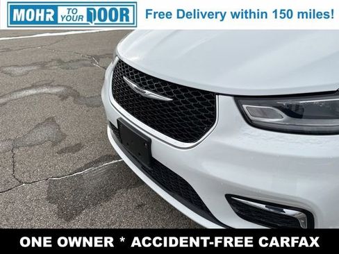 Used 2024 Chrysler Pacifica Touring-L image 35