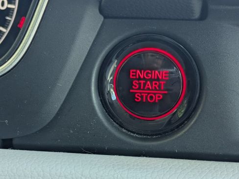 Used 2025 Honda Pilot EX-L image 36