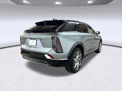 New 2025 Cadillac Optiq Luxury 2 AWD/4WD image 8