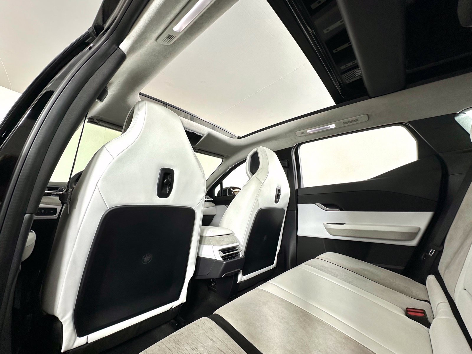 Used 2023 Fisker Ocean One AWD/4WD image 18