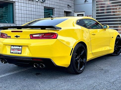 Used 2018 Chevrolet Camaro LT w/ Technology Package RWD image 11