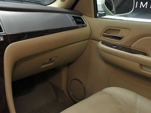 Used 2009 Cadillac Escalade EXT AWD/4WD image 30