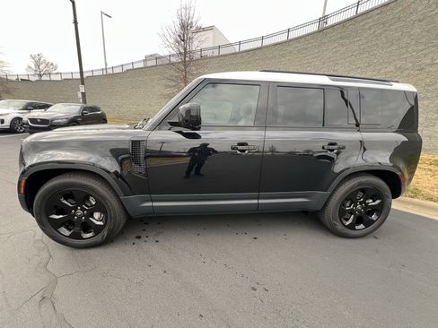 Used 2025 Land Rover Defender 110 S image 4