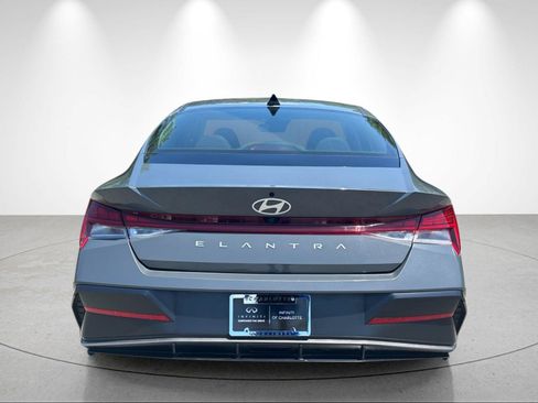 Used 2025 Hyundai Elantra SEL FWD image 4