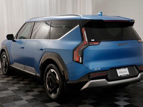 Used 2024 Kia EV9 Land image 18