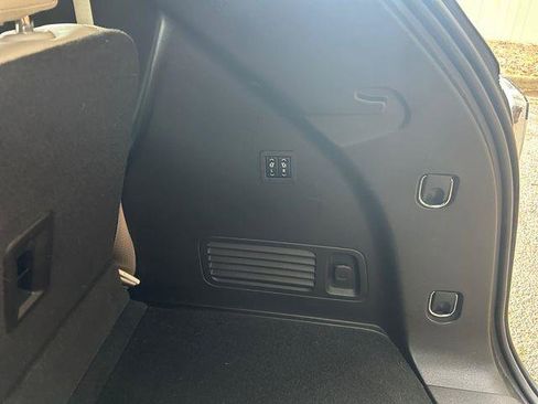 Used 2022 Buick Enclave Avenir AWD/4WD image 18