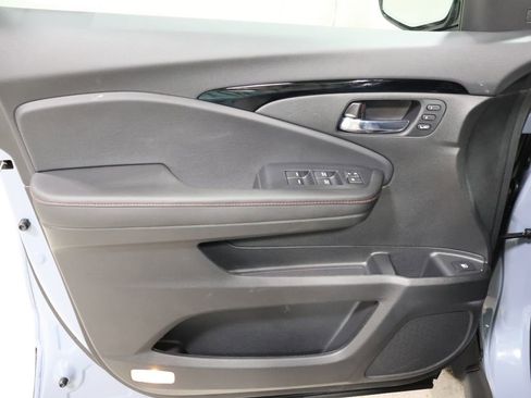 New 2026 Honda Ridgeline Black Edition image 9