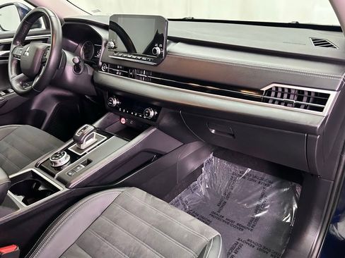 Used 2024 Mitsubishi Outlander SE image 28