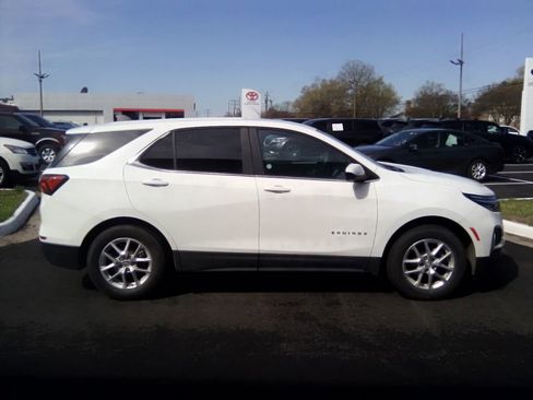 Used 2024 Chevrolet Equinox LT image 2