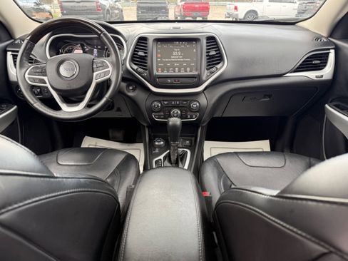 Used 2017 Jeep Cherokee Overland AWD/4WD image 11