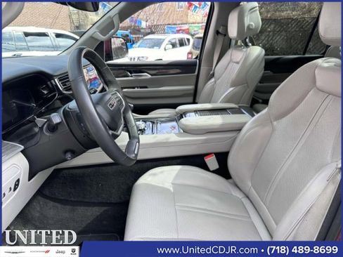 Used 2022 Jeep Wagoneer Series III w/ Premium Group I image 17