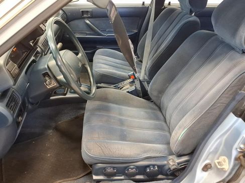 Used 1991 Toyota Camry Deluxe FWD image 15
