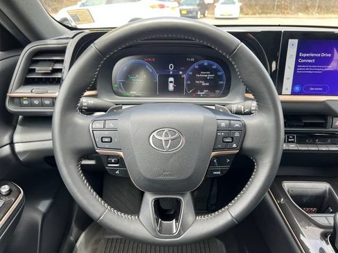 Used 2025 Toyota Crown Signia AWD/4WD image 18