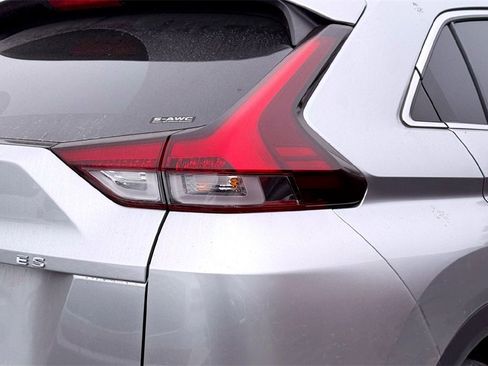 Used 2022 Mitsubishi Eclipse Cross ES image 6