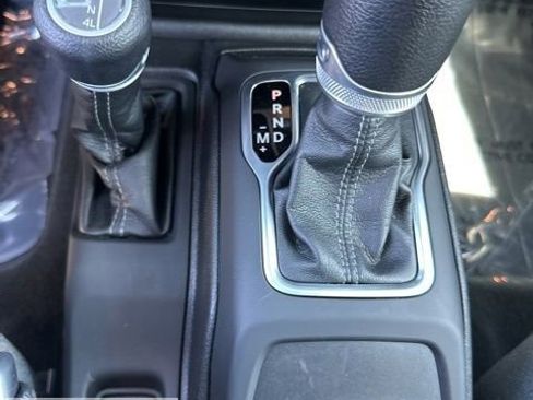 Used 2024 Jeep Wrangler Sport S image 27