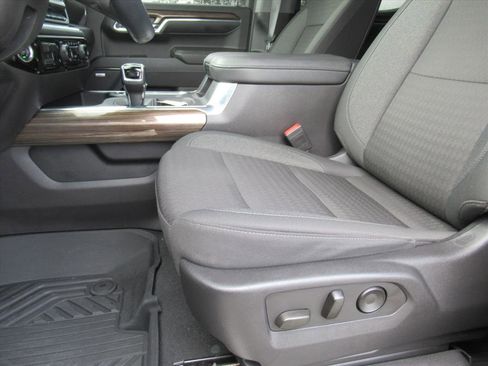 Used 2023 Chevrolet Silverado 1500 LT Trail Boss w/ Convenience Package II image 17