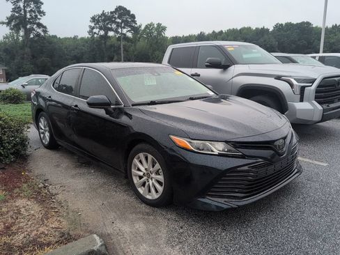 Used 2020 Toyota Camry LE FWD image 1