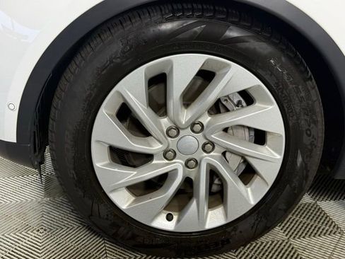 Certified 2025 Land Rover Discovery S AWD/4WD image 13