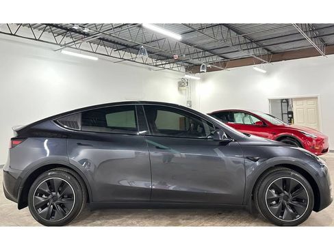 Used 2025 Tesla Model Y Long Range image 9