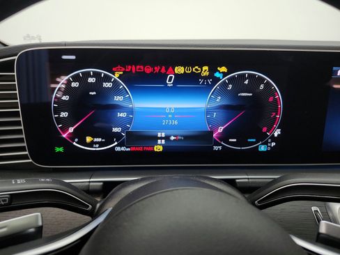 Used 2024 Mercedes-Benz GLS 450 4MATIC image 9