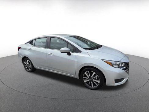 Used 2025 Nissan Versa SV FWD image 2