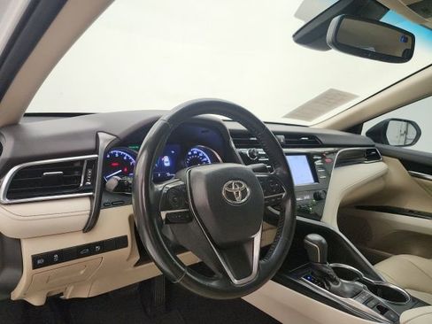 Used 2018 Toyota Camry XLE image 12