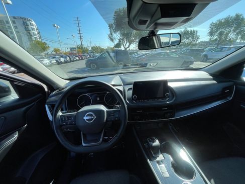 Used 2025 Nissan Rogue SV image 35