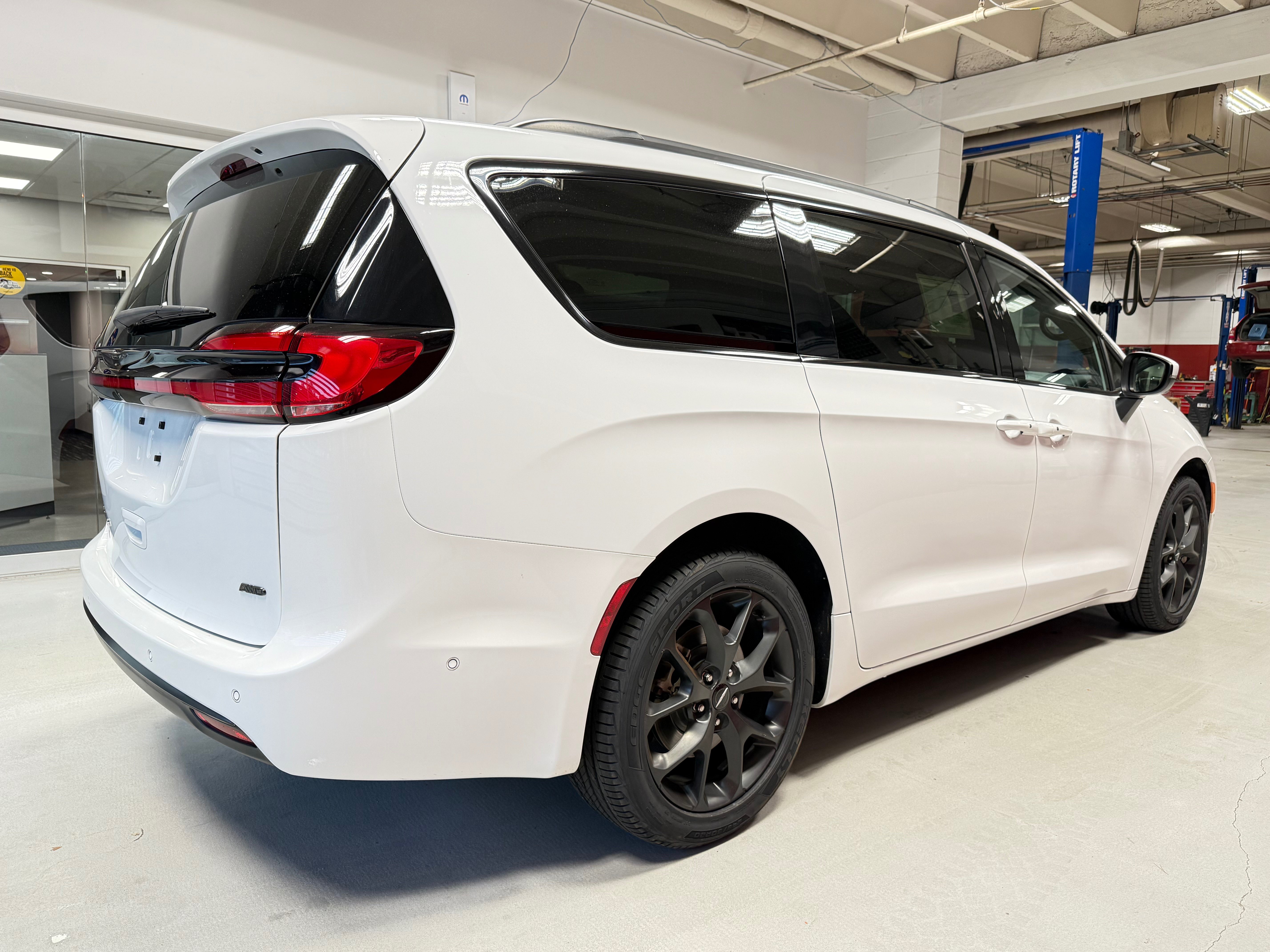 Certified 2023 Chrysler Pacifica Touring-L w/ Uconnect Theater Family Group AWD/4WD image 10