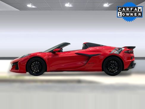 Used 2024 Chevrolet Corvette Z06 RWD image 2