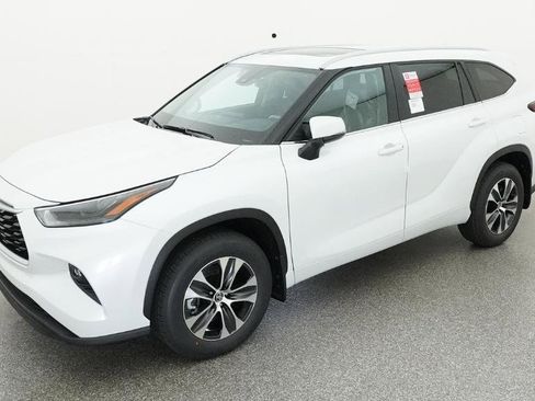 New 2026 Toyota Highlander XLE AWD/4WD image 1