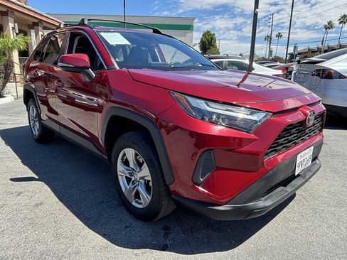 Used 2022 Toyota RAV4 XLE FWD image 7