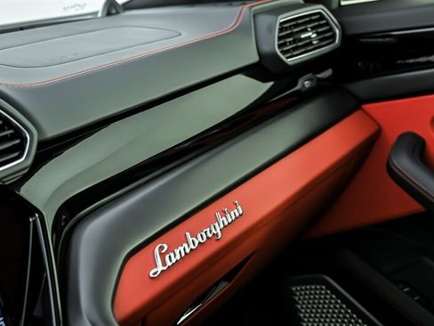 Used 2022 Lamborghini Urus AWD/4WD image 40