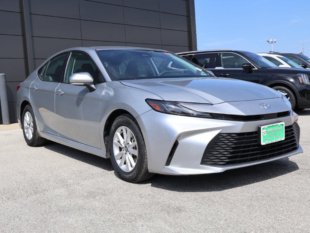 Used 2025 Toyota Camry LE FWD image 6