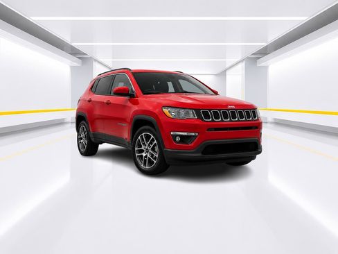 Used 2018 Jeep Compass Latitude FWD image 7