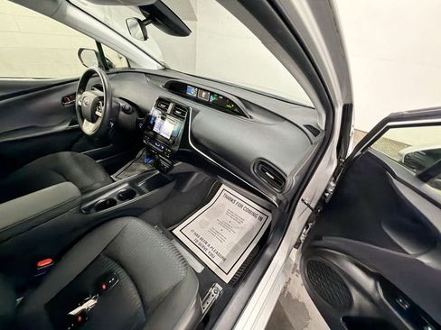 Used 2018 Toyota Prius Two w/ Prius Two Safety Plus Package FWD image 27