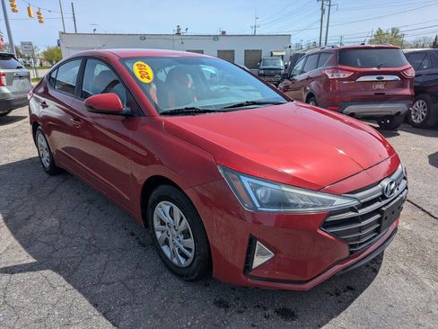 Used 2019 Hyundai Elantra SE FWD image 1