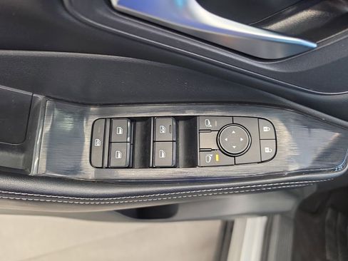 Used 2024 Nissan Rogue SV AWD/4WD image 16