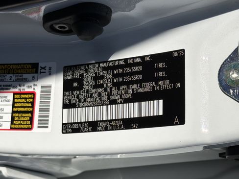 Certified 2025 Toyota Highlander Limited image 40