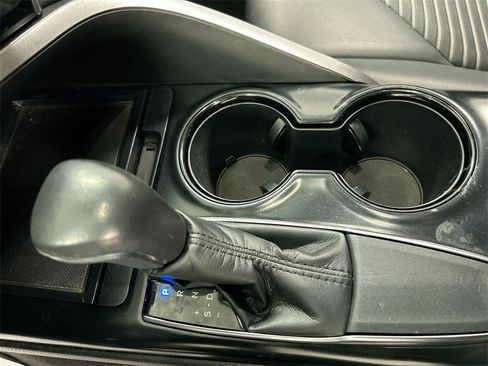 Used 2020 Toyota Camry image 17