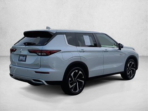 Used 2024 Mitsubishi Outlander 4WD Plug-In Hybrid image 5