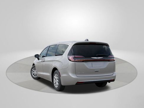 New 2026 Chrysler Pacifica Select image 3